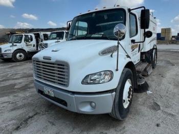  Salvage Freightliner M2 106 Med