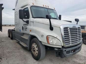  Salvage Freightliner Cascadia 1