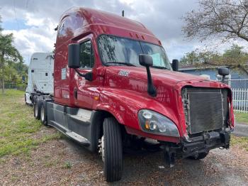  Salvage Freightliner Cascadia 1