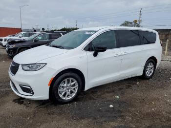  Salvage Chrysler Pacifica