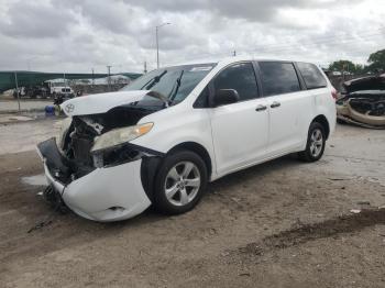  Salvage Toyota Sienna