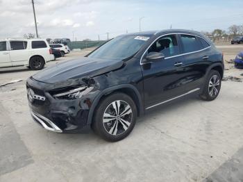  Salvage Mercedes-Benz GLA