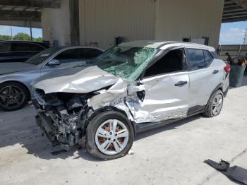  Salvage Nissan Kicks