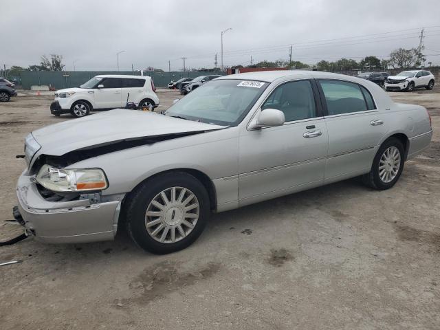 Salvage Lincoln Towncar