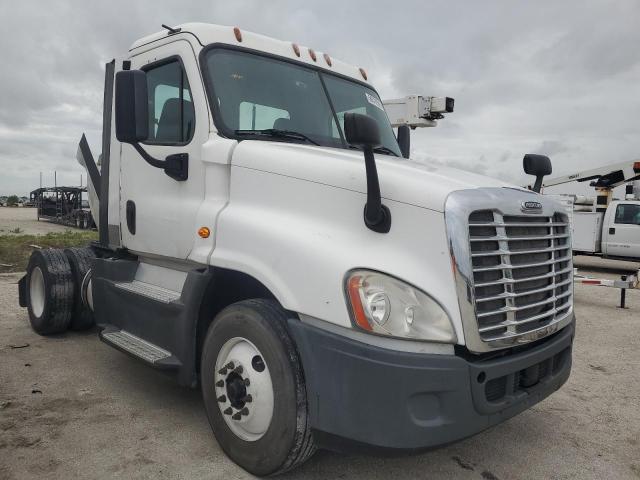  Salvage Freightliner Cascadia 1