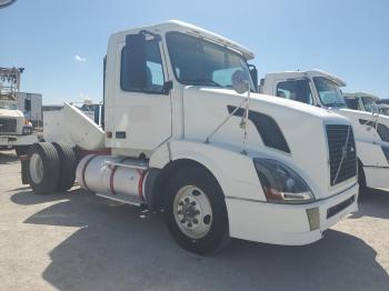  Salvage Volvo Vn