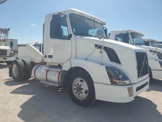  Salvage Volvo Vn