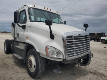  Salvage Freightliner Cascadia 1