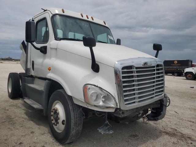  Salvage Freightliner Cascadia 1