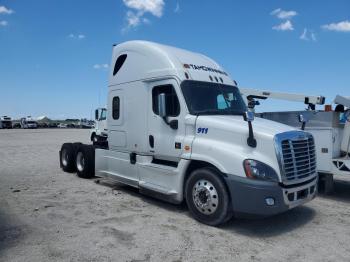  Salvage Freightliner Cascadia 1