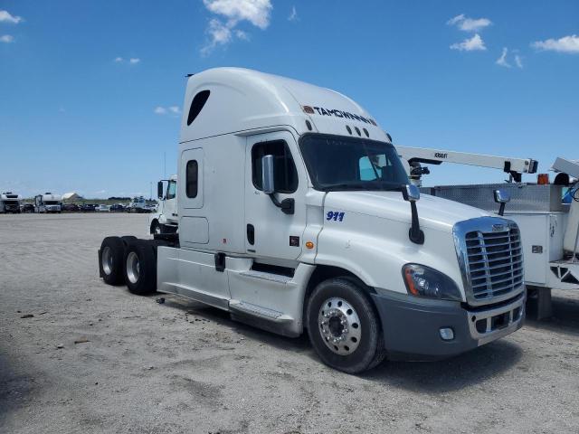  Salvage Freightliner Cascadia 1