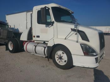  Salvage Volvo Vn