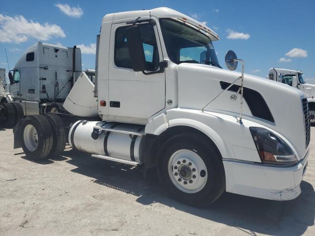  Salvage Volvo Vnl