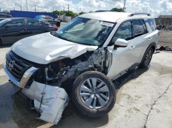  Salvage Nissan Pathfinder