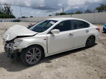  Salvage Nissan Altima