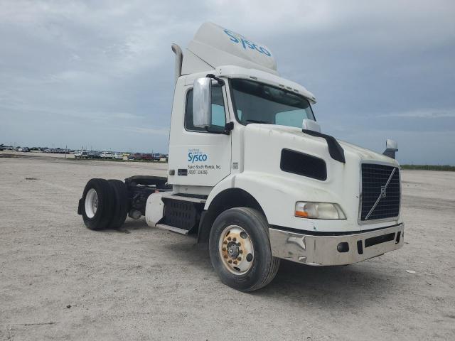  Salvage Volvo Vnm