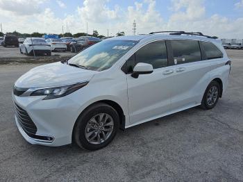  Salvage Toyota Sienna