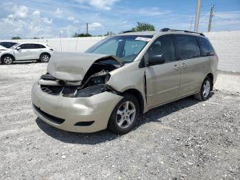  Salvage Toyota Sienna