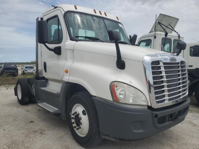  Salvage Freightliner Cascadia 1