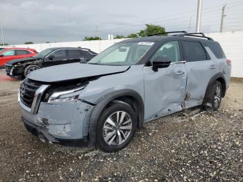  Salvage Nissan Pathfinder