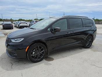  Salvage Chrysler Pacifica
