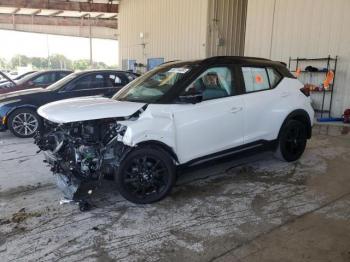  Salvage Nissan Kicks