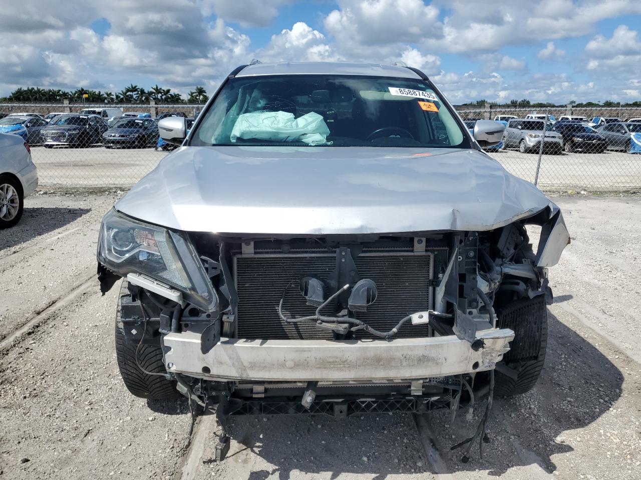 Nissan Pathfinder S Image 10