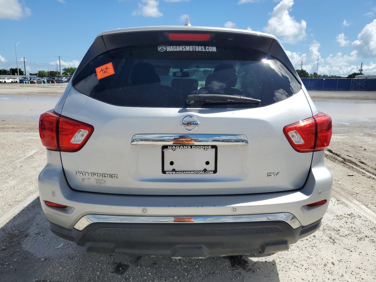 Nissan Pathfinder S Image 5