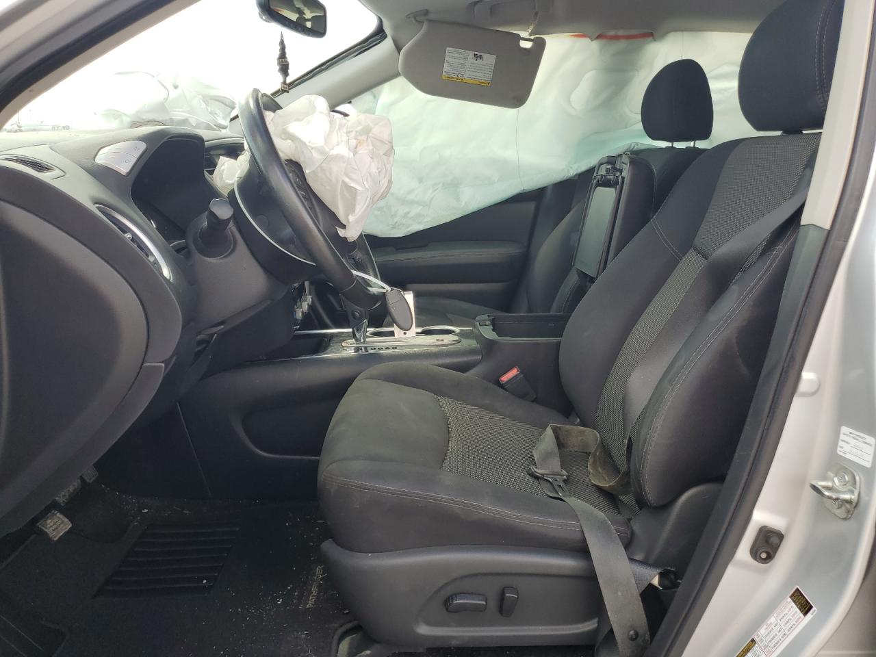 Nissan Pathfinder S Image 7