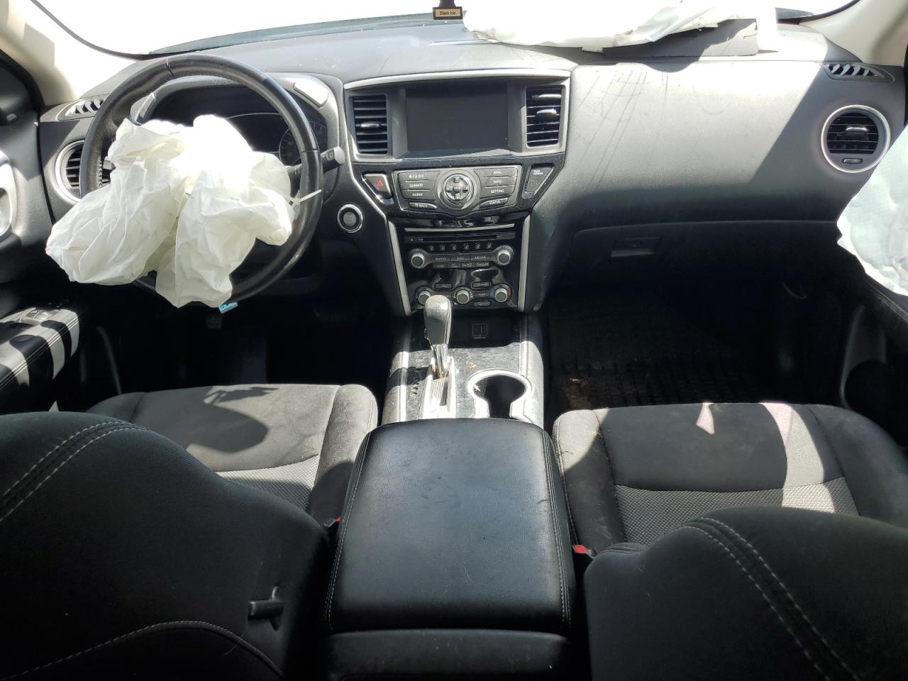 Nissan Pathfinder S Image 3