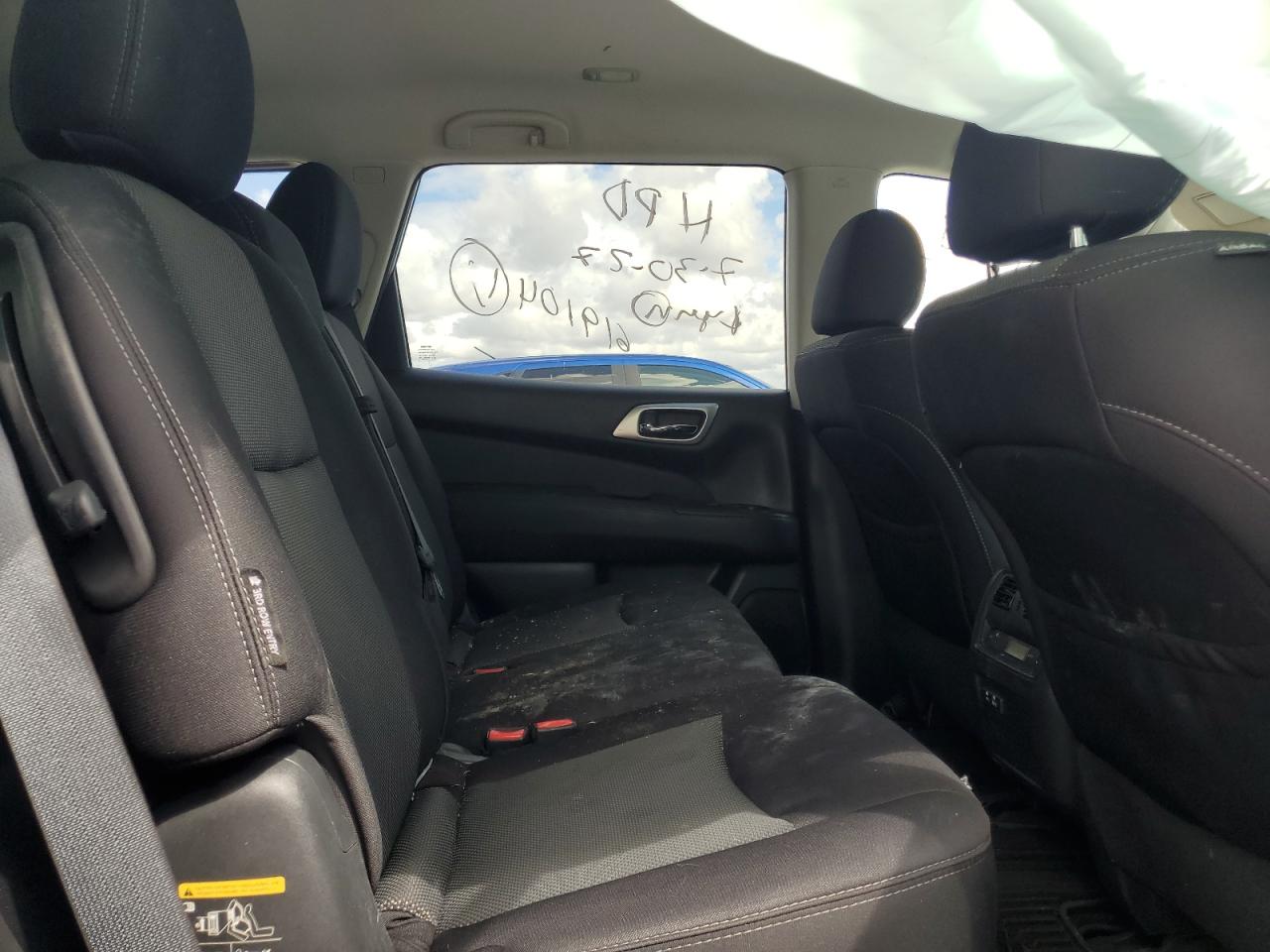 Nissan Pathfinder S Image 12