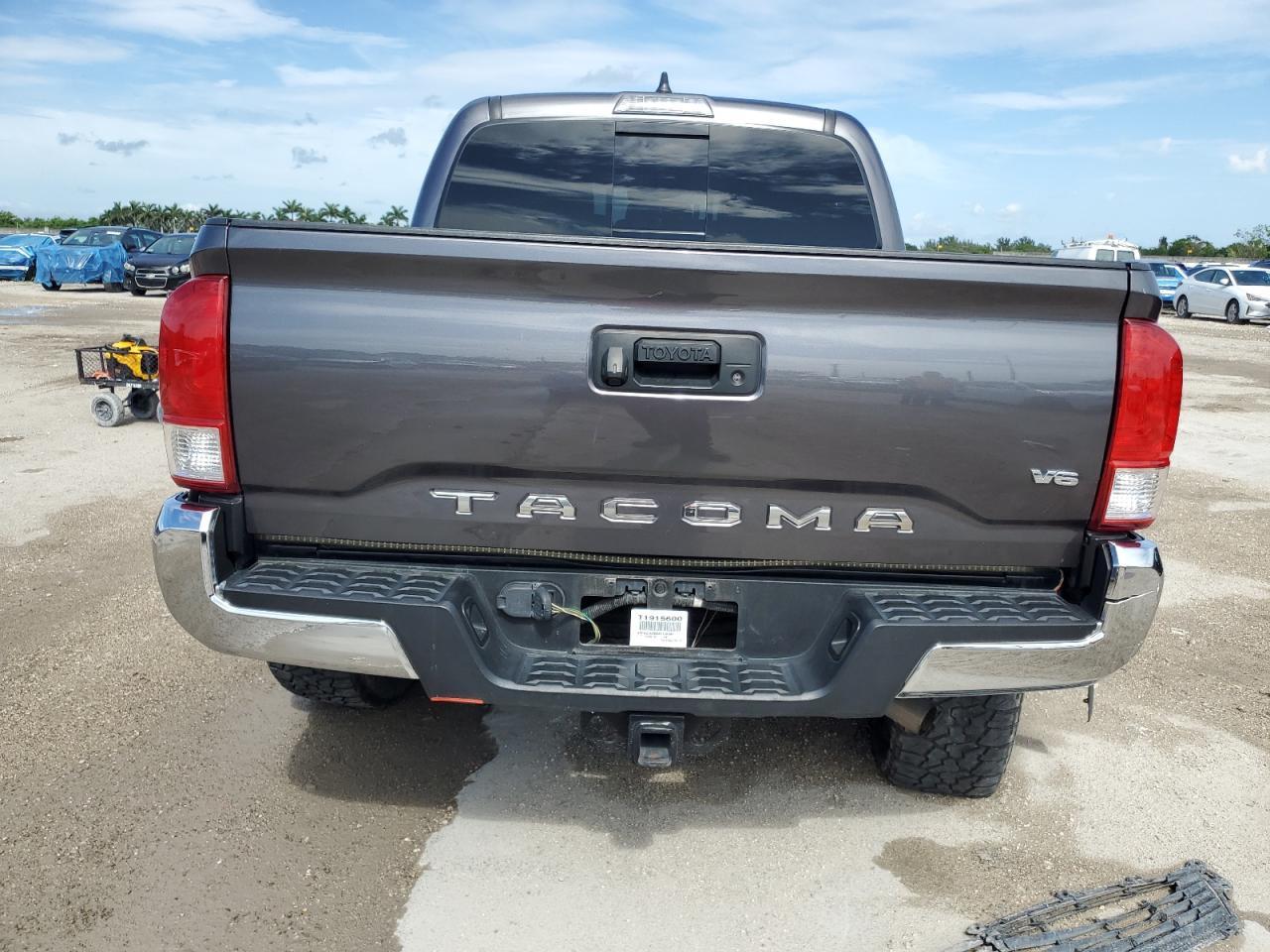 Toyota Tacoma Double Cab Image 8