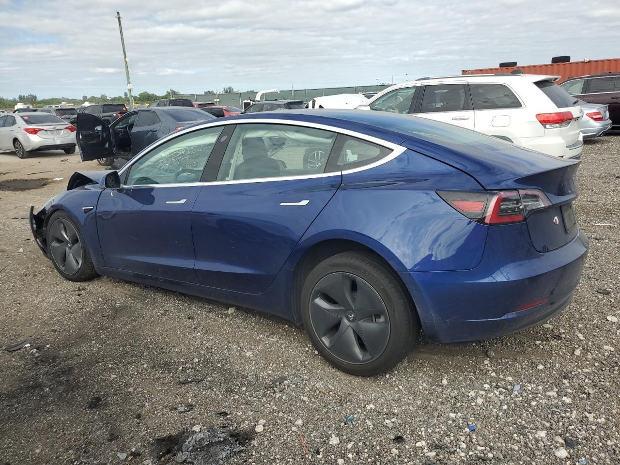 Tesla Model 3 Image 10