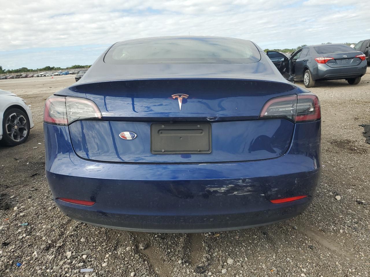 Tesla Model 3 Image 5
