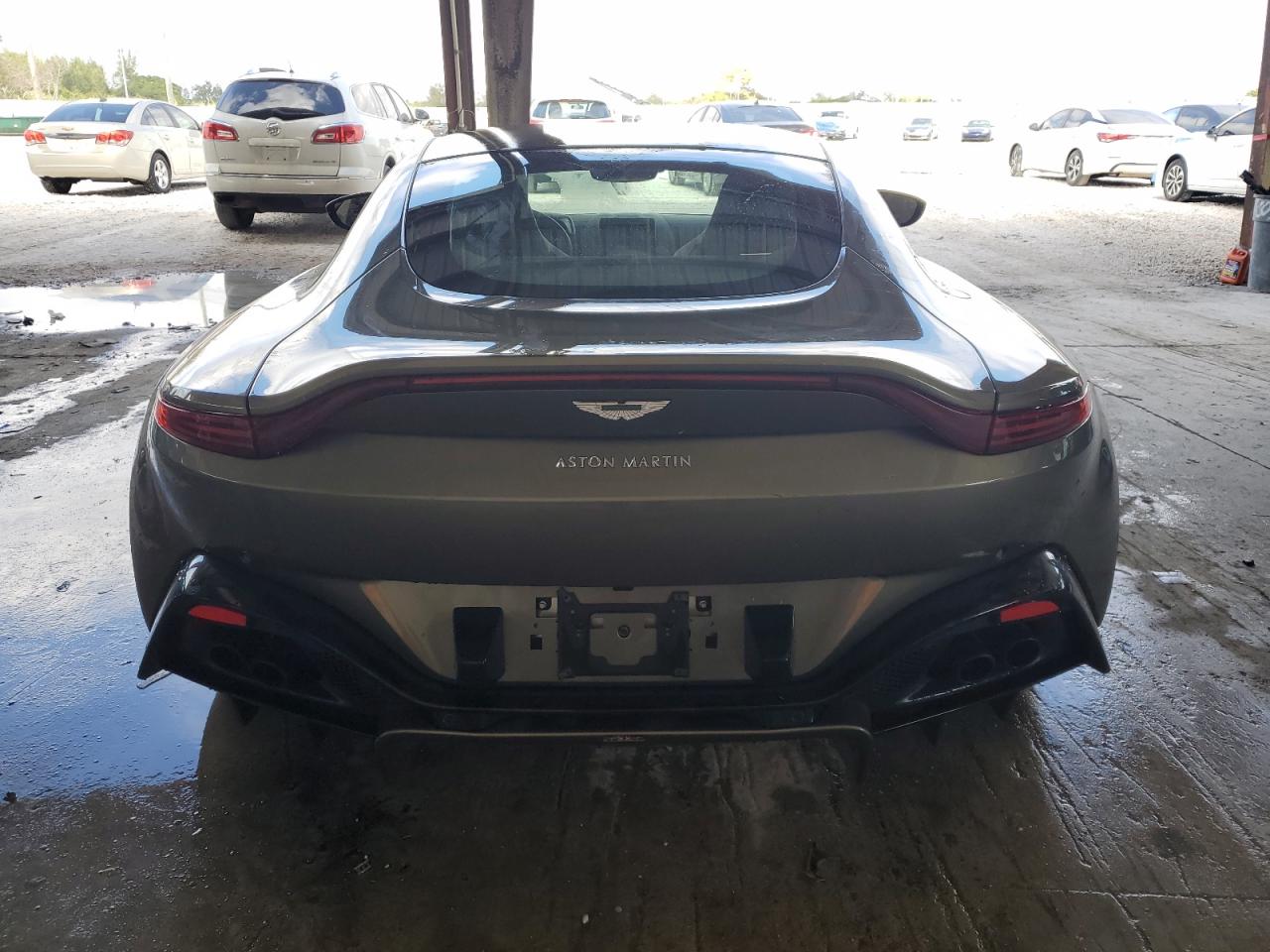 Aston Martin Vantage Image 2