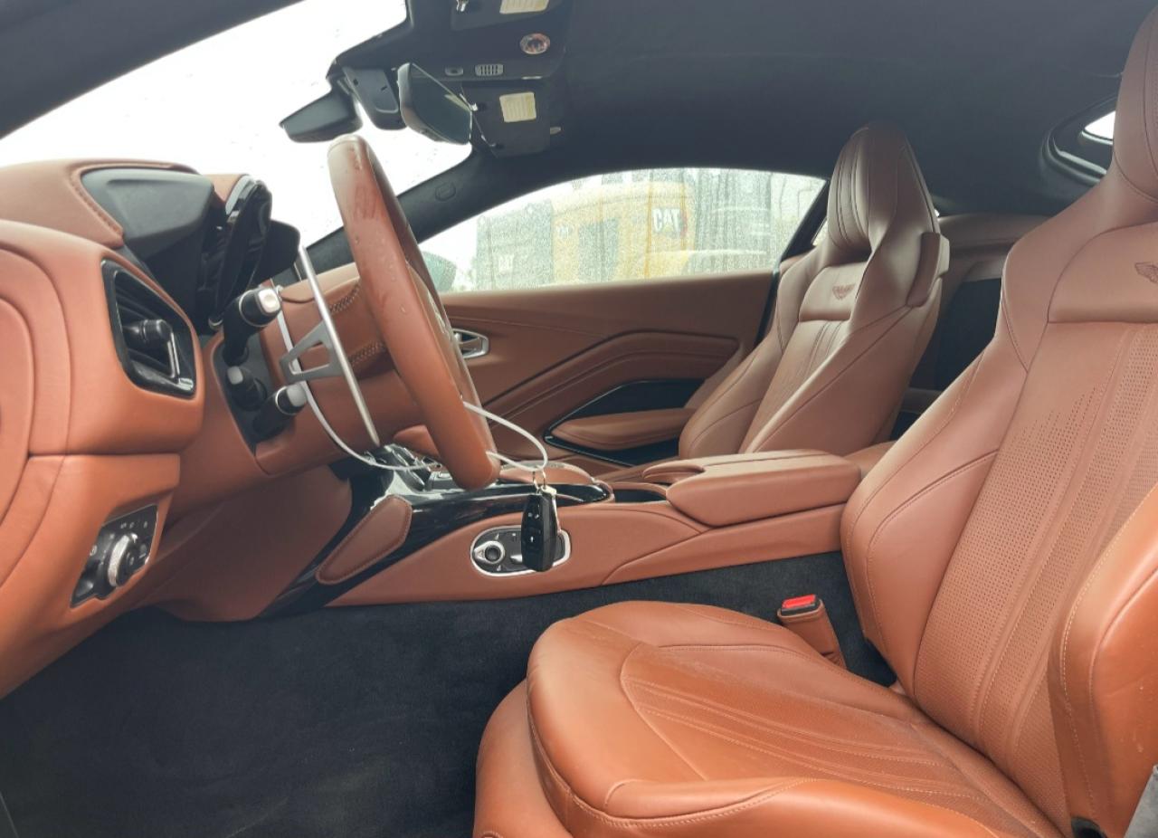 Aston Martin Vantage Image 10