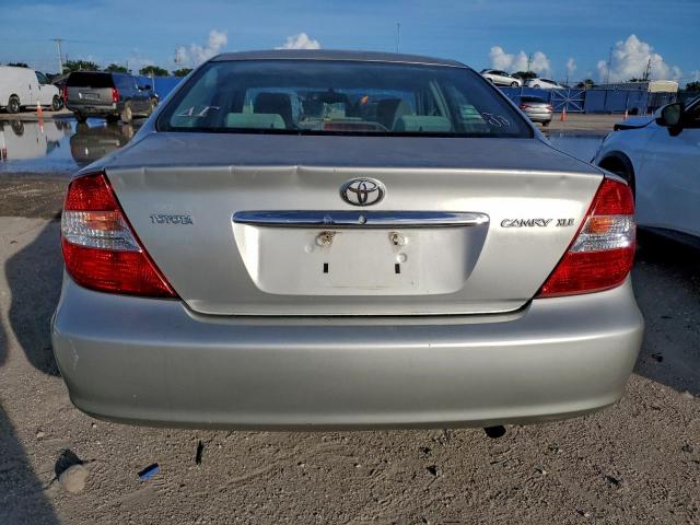 Toyota Camry Le Image 10
