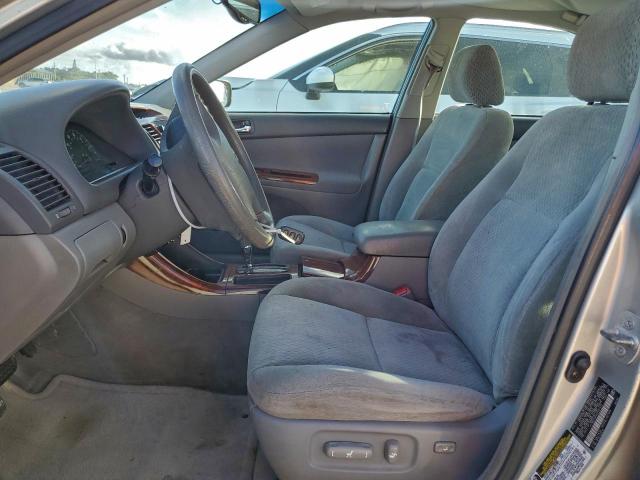 Toyota Camry Le Image 2