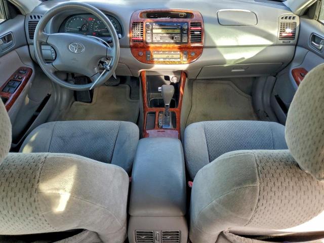 Toyota Camry Le Image 3