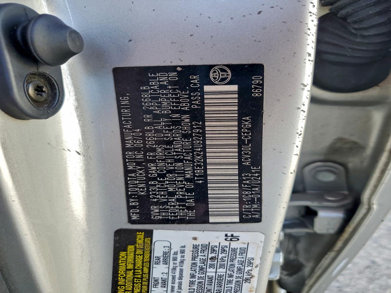 Toyota Camry Le Image 11