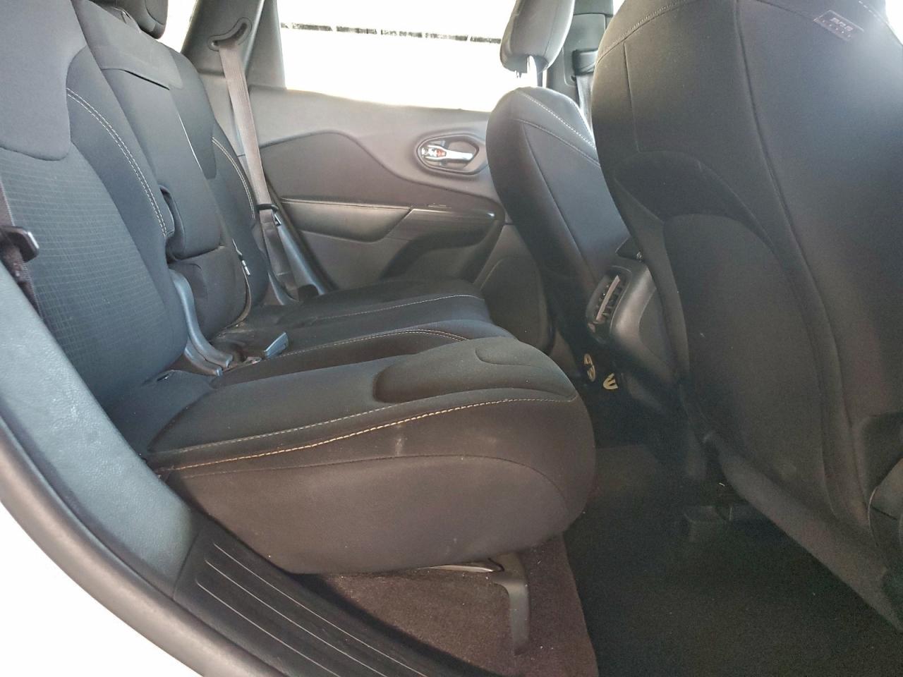 Jeep Grand Cherokee Latitude Image 8