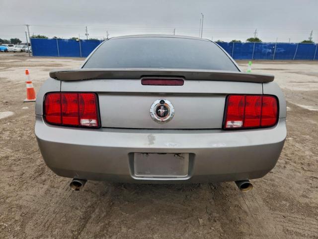 Ford Mustang Image 3
