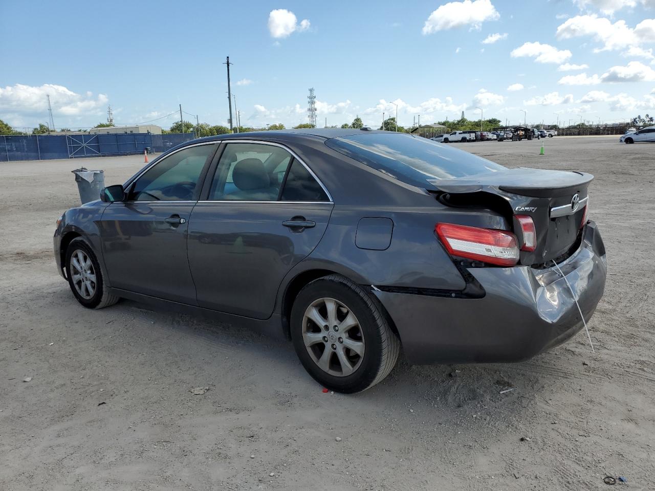 Toyota Camry Base Image 2