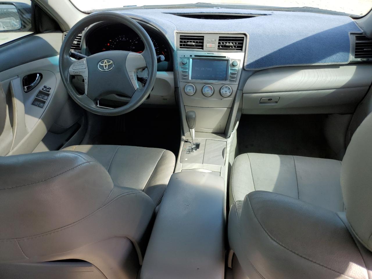 Toyota Camry Base Image 10