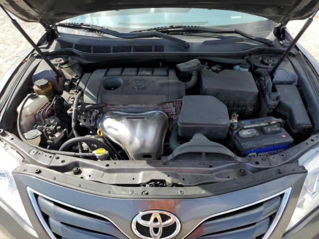Toyota Camry Base Image 9