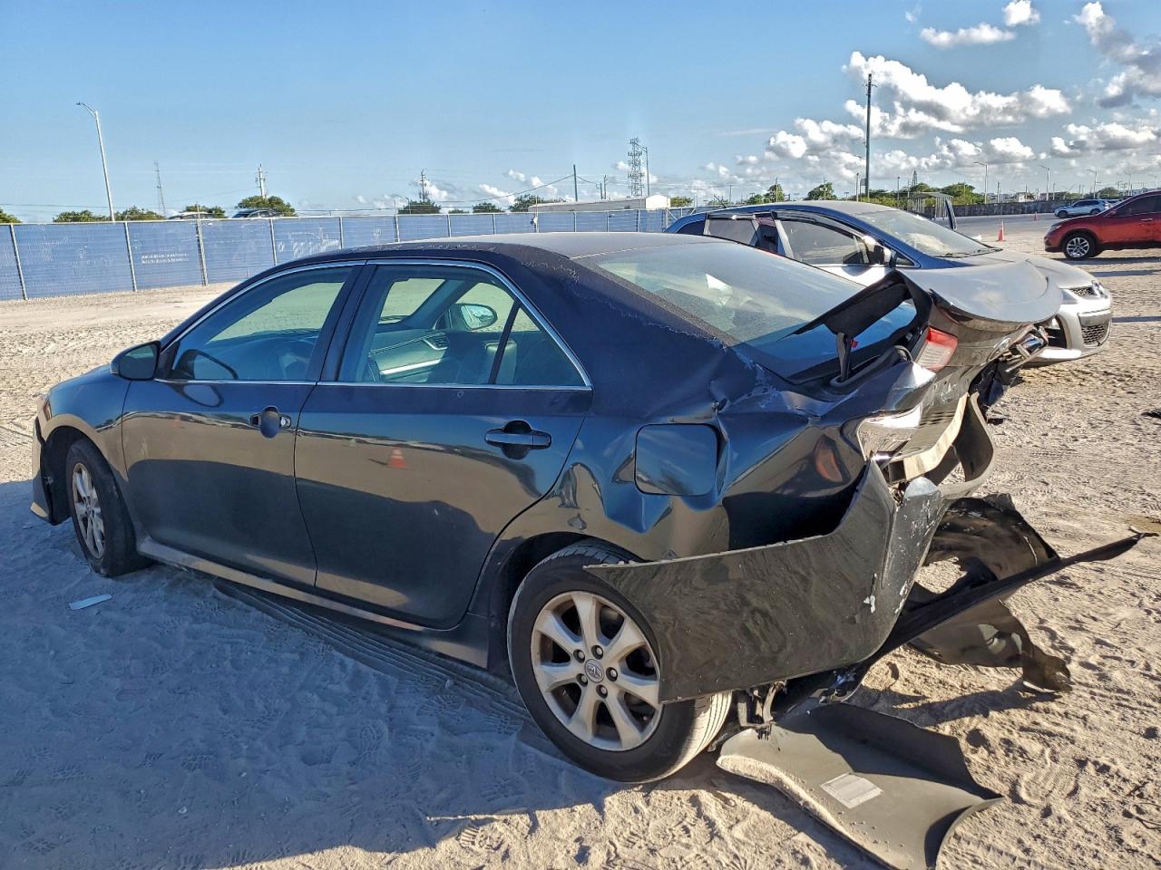 Toyota Camry Base Image 11