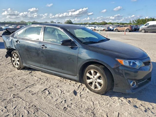 Toyota Camry Base Image 4