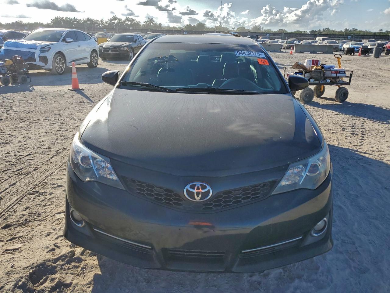 Toyota Camry Base Image 3