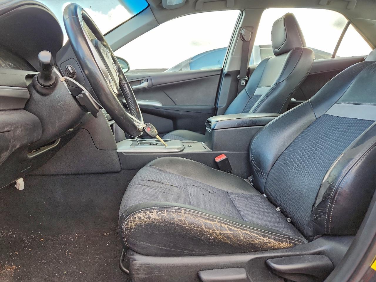 Toyota Camry Base Image 5