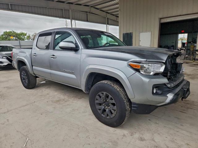 Toyota Tacoma Double Cab Image 4